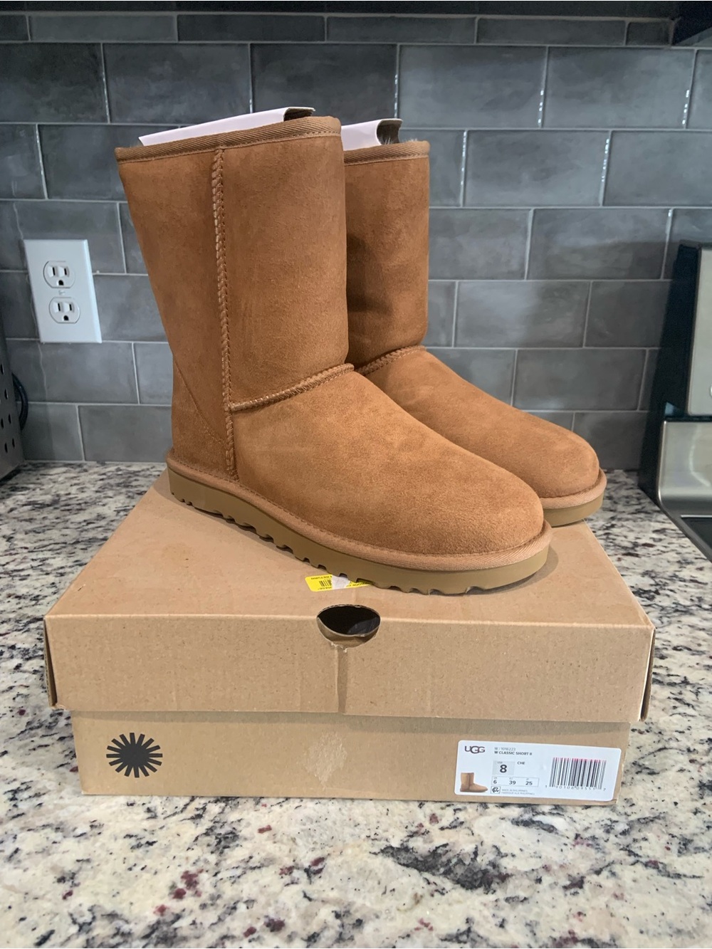 UGG Women’s Classic Short Boots- Chestnut Suede- Size 8- BNWT